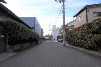 【前面道路含む現地写真】