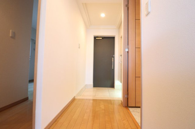 【玄関】 | リーガル福島駅前 | 明るい玄関です