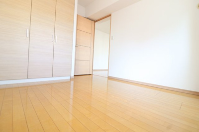 【洋室】 | リーガル福島駅前 | 内装は落ち着いています