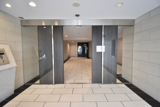 ラヴ心斎橋ウエストのエントランス