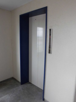 【その他共用部分】 | マンションブルーバード | エレベータでお買物が楽々