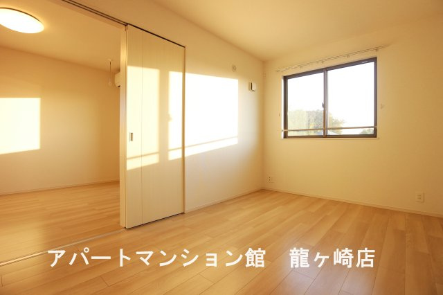 プルーム・ヴィレⅢの洋室