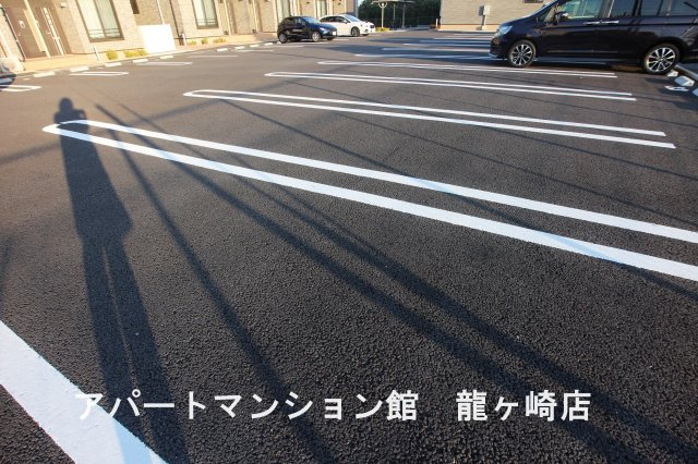プルーム・ヴィレⅢの駐車場