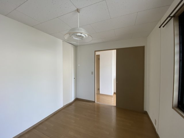 シティセンターハイツA棟の洋室