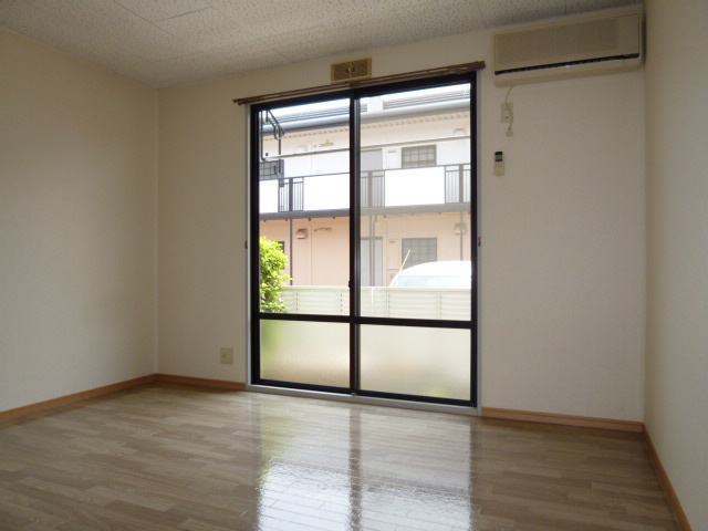 倉敷市福田町古新田のアパートの居間・リビング|洋室