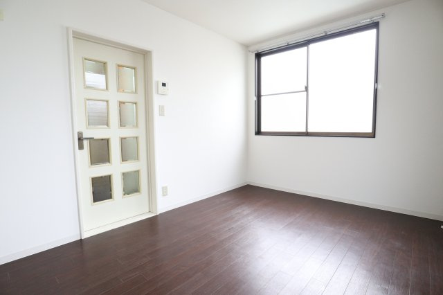 モンピアの洋室