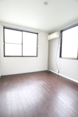 モンピアの洋室