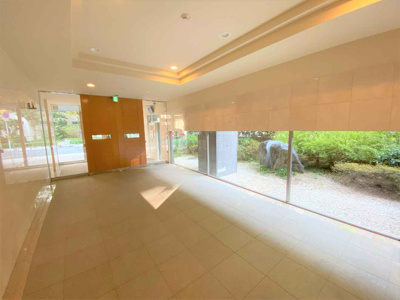 【エントランス】 | ステイツアクス城東中央 | 明るく開放感のあるエントランス
オートロック付マンションで安心♪