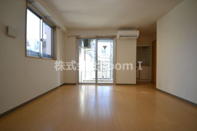 【居間・リビング】 | ビクトワーレ | こちらのリビングで趣味の時間をお楽しみください