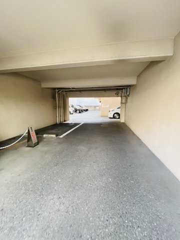 天神南ハイツの駐車場