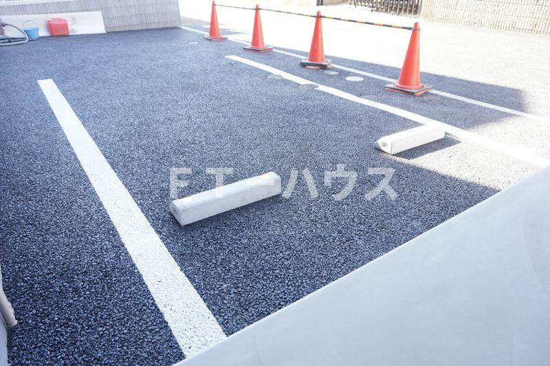 グレイス大久保の駐車場