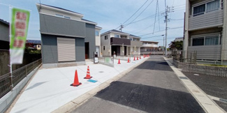 【前面道路含む現地写真】