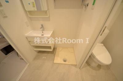【洗面所】 | セレニテ堺筋本町プリエ | スペースが確保できる洗面所です