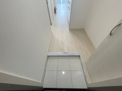 【玄関】 | ヒルトップフローラ | ※退去前の為、新築時の写真になっております。