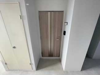 【玄関】 | ヒルトップフローラ | ※退去前の為、新築時の写真になっております。