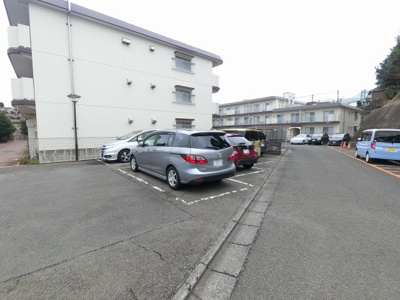【駐車場】 | シャルム新百合ヶ丘Ｂ棟 | 平置き駐車場です。