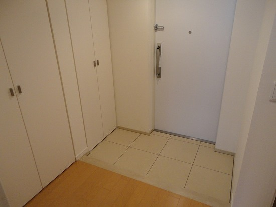 プライムメゾン南2条の玄関