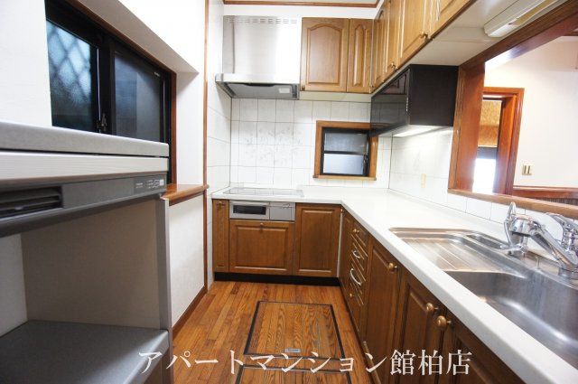 花野井戸建のキッチン