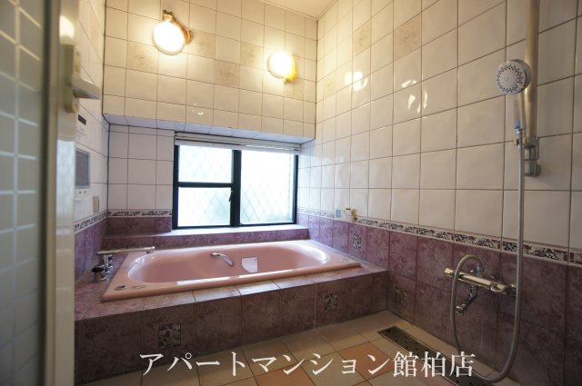 花野井戸建の浴室