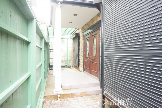 花野井戸建のエントランス