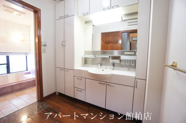 花野井戸建の独立洗面台