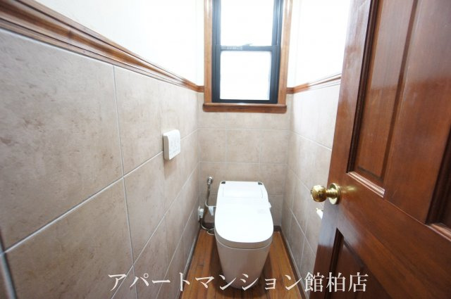 花野井戸建のトイレ