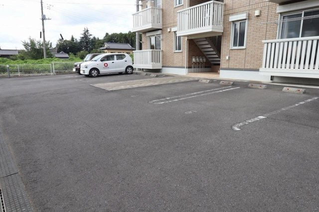 クラシオンAの駐車場