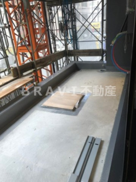 BRAVE徳井町　BRAVI不動産のバルコニー|【BRAVE徳井町】広いバルコニー（建築中）