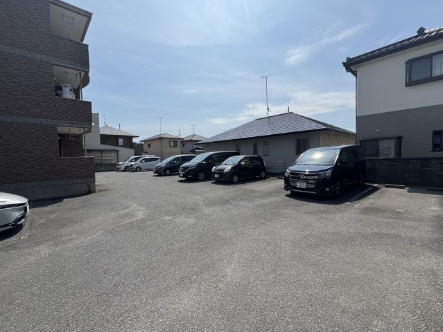 ヒーローマンション・フェアリーの駐車場