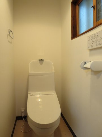 中古戸建　四條畷市岡山東5丁目　（昭和44年築）のトイレ|清潔感あるトイレです！