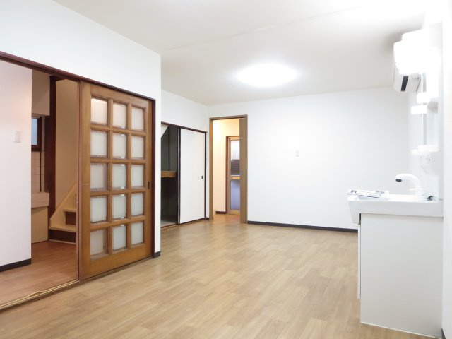 中古戸建　四條畷市岡山東5丁目　（昭和44年築）の居間・リビング|いろんな使い方ができそうなリビング☆