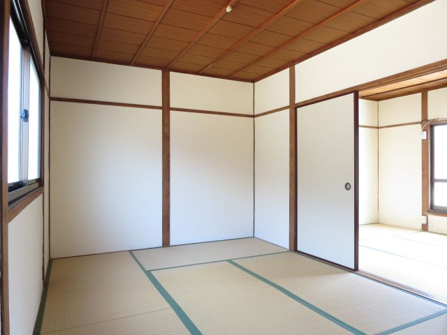 中古戸建　四條畷市岡山東5丁目　（昭和44年築）の和室|２階和室は続き和室で広々！