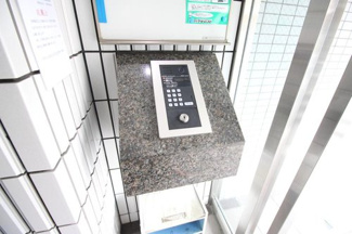 【エントランス】 | オートロック完備でセキュリティ充実！