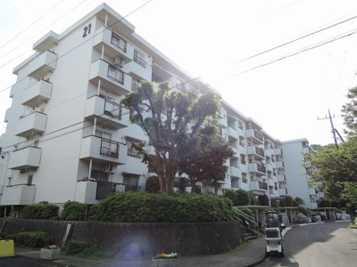 【外観】 | グリーンヒル鴨志田西２１号棟 | 総戸数戸、年月築、管理人は勤務につき管理体制良好です♪