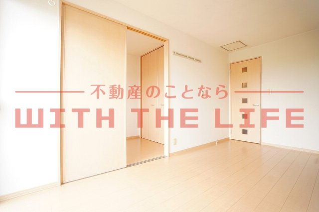 ミカハウスⅡ【10，000円キャッシュバック対象物件】の寝室|広くて明るい寝室