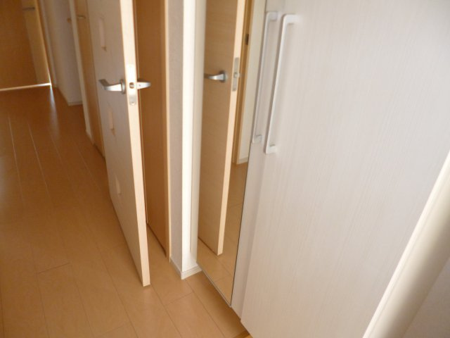倉敷市広江１丁目のアパートの玄関