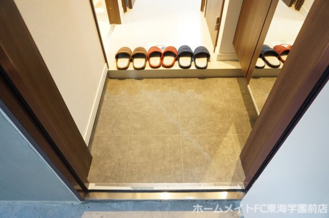 金鼎ビルkomeyaの玄関