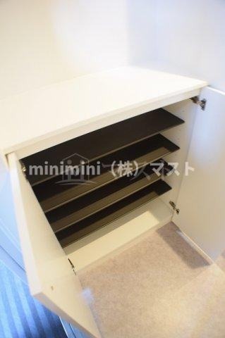 グランパシフィック聖天坂の玄関|シューズボックス