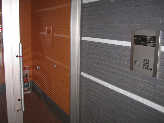 金太郎ヒルズ１８のセキュリティ|オートロック付きのエントランス