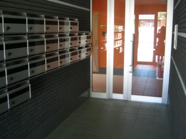 金太郎ヒルズ１８のロビー|ポストもダイヤルロック式