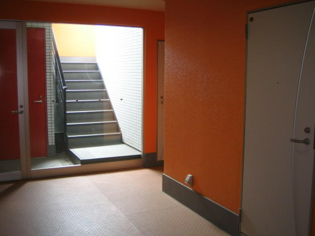 金太郎ヒルズ１８のその他|明るい色の共有部