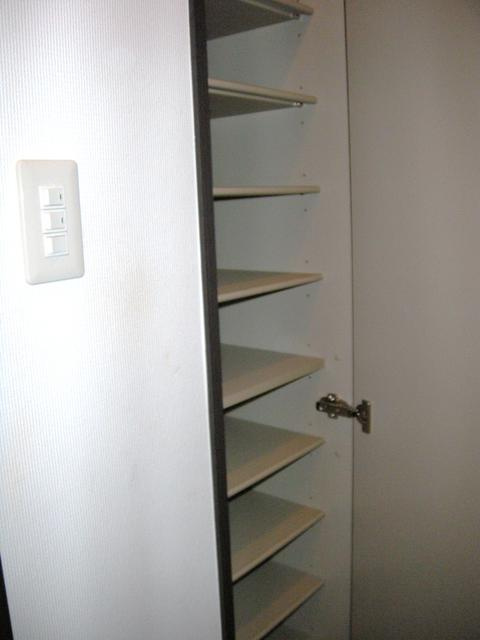 金太郎ヒルズ１８の玄関|シューズボックス