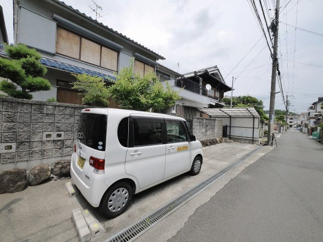 西大寺新町戸建の駐車場