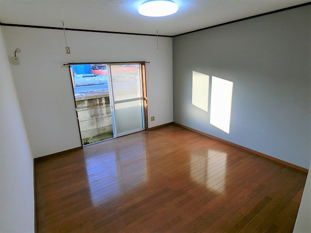 シャルムスズキVの居間・リビング