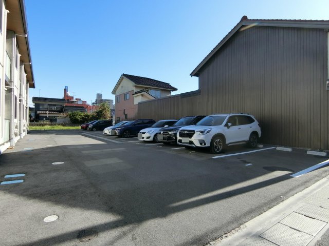 Ｊコート・イーストの駐車場
