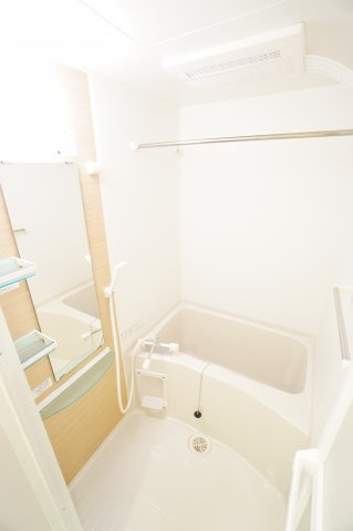 【浴室】 | リブリ・CASA TRES | ※同物件・反転タイプの写真です。