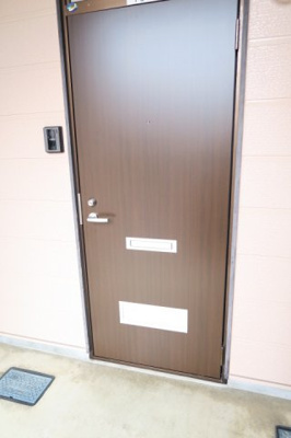 【玄関】 | ハイツシャロット | 玄関ドアは新しくなりました