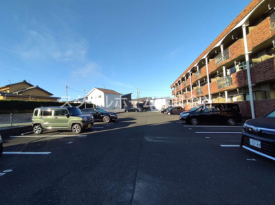 【駐車場】 | イーストパレス | カースペースがあります