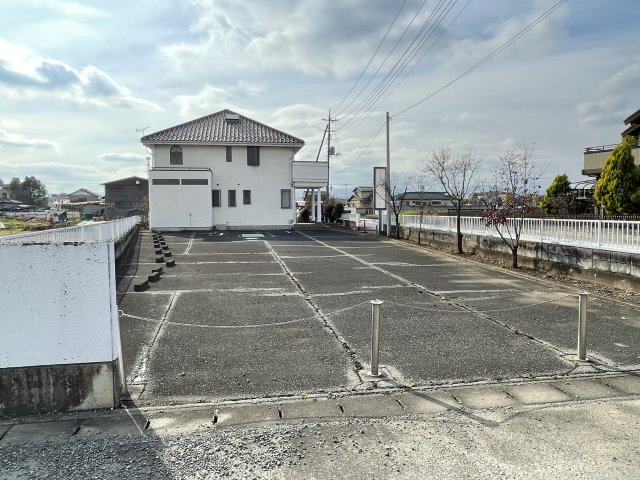 藤岡市上戸塚　中古一戸建ての駐車場|駐車スペースもあります