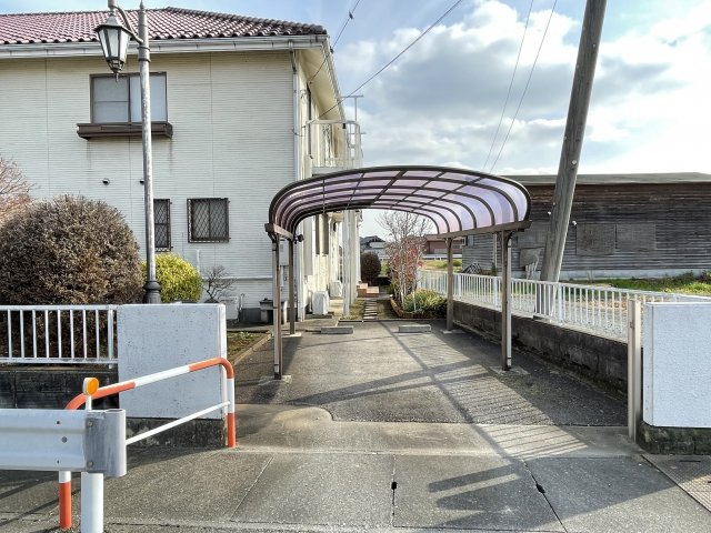 藤岡市上戸塚　中古一戸建ての駐車場|カースペースがあります